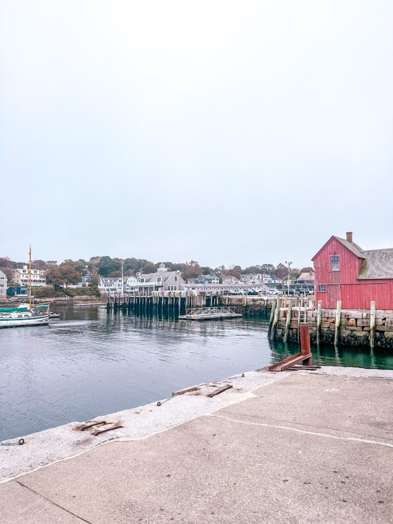 waterfront-in-rockport-with-red-building