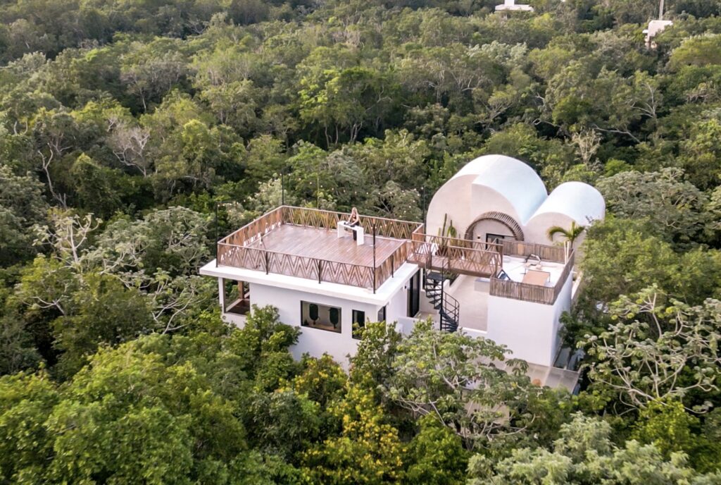 blonde-woman-in-black-djing-on-Tulum-villa-deck